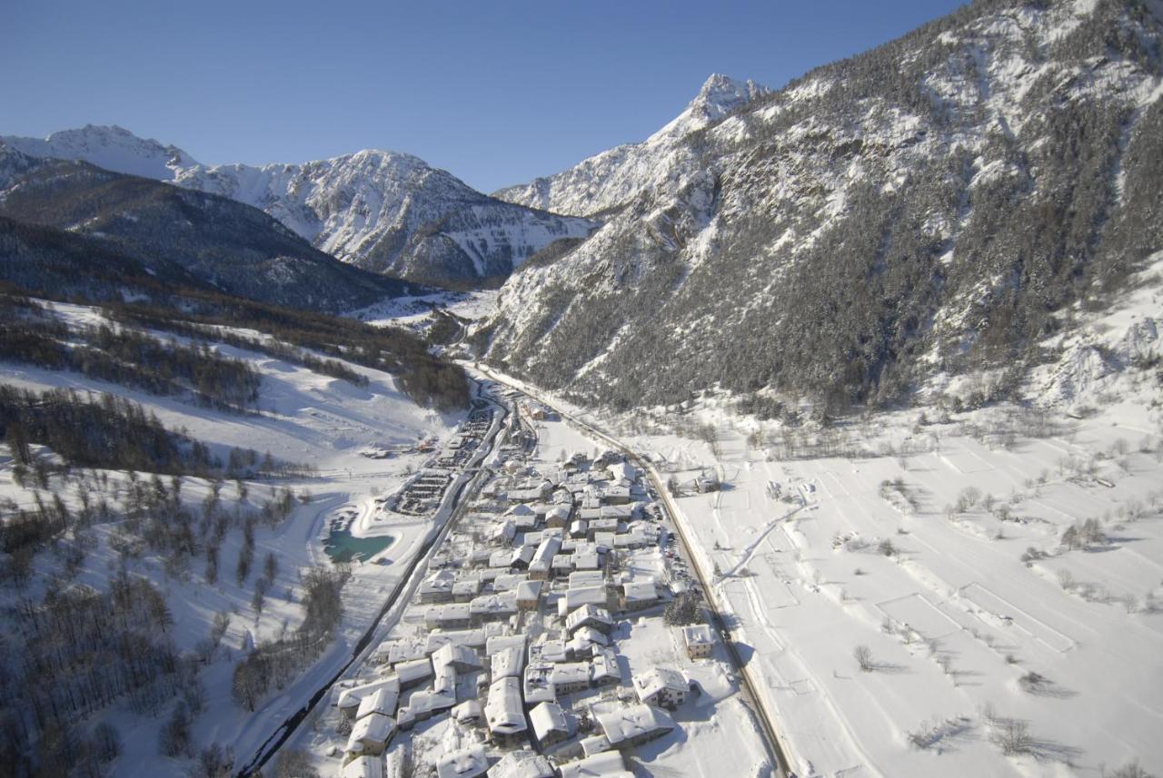 Residence La Tana Del Ghiro Bardonecchia Ngoại thất bức ảnh